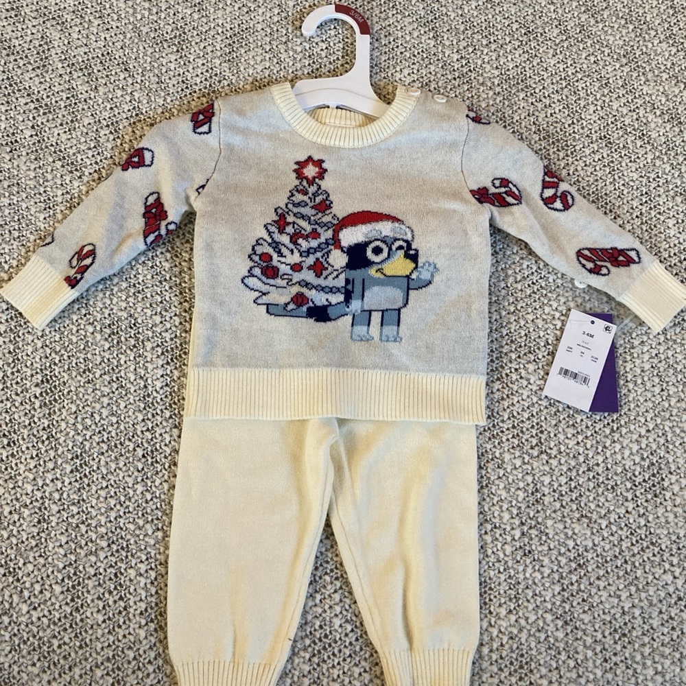 NWT Bluey Neutral Cream Holiday Christmas 2 Piece Set Size 3-6 Months